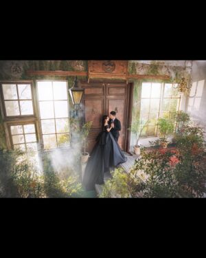 Jessie Fong Win-Lam Instagram - 一直都想喺海外影一輯婚紗相，當時都冇乜idea，又冇話想影啲咩景咁，跟住我就喺IG 碌吓碌吓，就俾我碌到呢個我一見鍾情嘅景😍😍 然後就9秒9聯絡咗 @mrkkoreawedding book咗去韓國影pre wedding喇！

去到The Bride Studio，Mr.K Wedding 嘅代表Joey 全程幫我哋安排咗廣東話翻譯，完全唔會有任何溝通嘅困難，跟住好快就揀好裙，化好妝，我想講個妝真係堅靚，化到我成個韓妹咁🤭 而我最滿意嘅就係整個過程都超有效率，無論化妝、整頭、攝影，所有工作人員都好專業好nice，攝影師會教你點樣擺pose，就算唔影開相都完全handle到👍🏻 而啲相出到嚟嘅效果簡直係快靚正！估唔到嗰日可以影咁多套衫，仲要每套衫每個景都有好多靚相🥹啲相靚到張張都想揀🥹🥹🥹 

見到佢啲相咁靚，我都有問佢哋可唔可以俾個優惠我嘅followers，然後佢真係話可以🥰

只要去 @mrkkoreawedding 置頂post睇內容跟住做 & 喺 2024/12/31 前完成預約（非拍攝日期）就可以用我個Promotion Code “Mr. K_Jessie 2024” 參加Promotion （15萬韓幣優惠＋亞克力相框免費升級＋來回交通費津貼）

Studio: @gaeul_thebride @gaeul_studio
