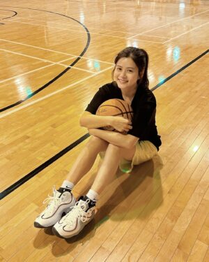 Jessie Fong Win-Lam Instagram - 肥咗 ⛹🏻‍♀️ #lamlam99