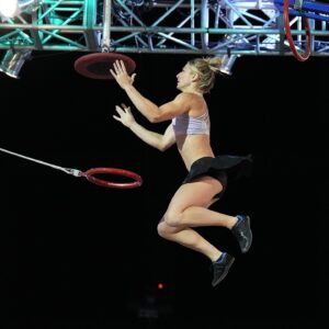 Jessie Graff Instagram - Remember just a few years ago when people asked if it was even possible for a woman to complete a @ninjawarrior finals course in Vegas? And now, every woman in this #WomensChampionship is fully capable of doing just that and more! Watch tonight on @nbc at 8/7c to see just how far the women have come!
#ninjawarrior #strongwomen #ninjagirls #superwomen #wonderwomen