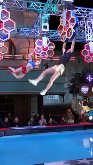 Jessie Graff Instagram - When I met a tiny 9 year old @ninjaleesa.himka I was blown away by her strength and technique! I knew she would grow up to be a super human.  Little did I know I’d still be competing when she grew up! 😂 I’m so inspired by your efficiency and fluidity of movement and am grateful to have been a part of your journey!  Congratulations on your win, and good luck in Vegas!  Let’s train together soon!
#americanninjawarrior #ninjarace #supergirls #wonderwomen #strongwomen