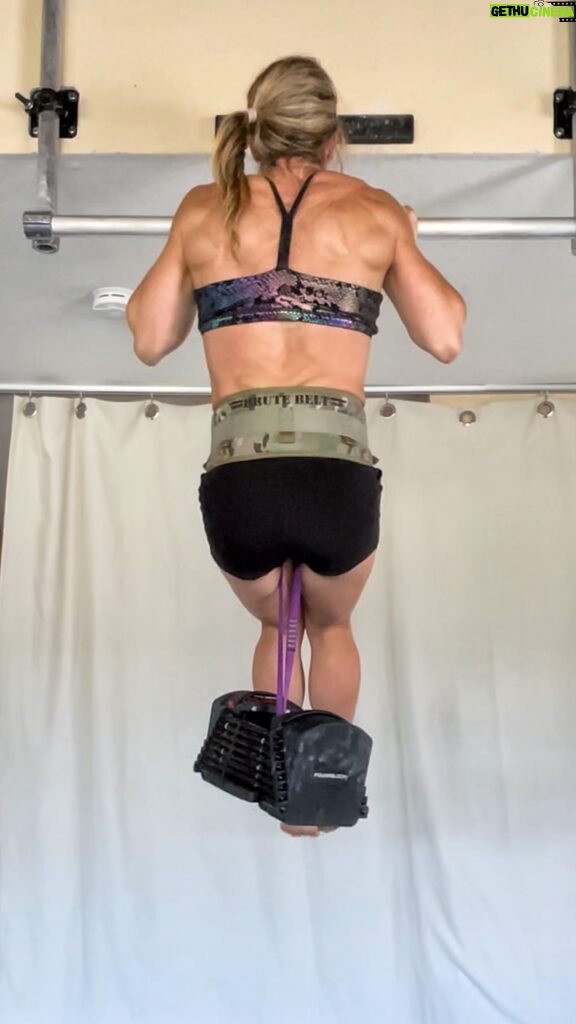 Jessie Graff Instagram - I noticed on my heavy weighted pull ups, I was having trouble with the the top few inches, where you go from chin just barely getting over the bar to decidedly getting chest and shoulders to the bar. So, I backed off on the weights a little bit to focus on that ROM. My sets for the day were: 5 x 25 lbs 5 x 30 lbs 5 x 35 lbs 5 x 40 lbs 4.9 x 45 lbs (couldn’t get it on the last rep) 3 x 50 lbs #weightedpullups