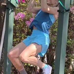 Jessie Graff Instagram - Working on drills from @jessiegraffpwr for the salmon ladder! Salmon pops, then salmon claps, now what? But I'm going to keep working on getting pullups to my chest. Just really want to get stronger and learn technique!

#getstronger #technique #nolimits #striveforsuccess #motivate #nevertooold