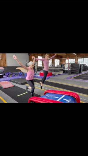 Jessie Graff Instagram - I’m so grateful that i get to teach my mom how to do all the things I love! …while she teaches me that nothing’s impossible. Fears can be conquered. And Strength Is Ageless!
#strengthisageless #nevertooold #nevertoolate #ageisjustanumber #motherdaughter #supermom