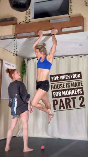 Jessie Graff Instagram - This loft is for the birds. And the guests are bananas 🍌 
#ninjawarrior #monkeybusiness #secretdoorway