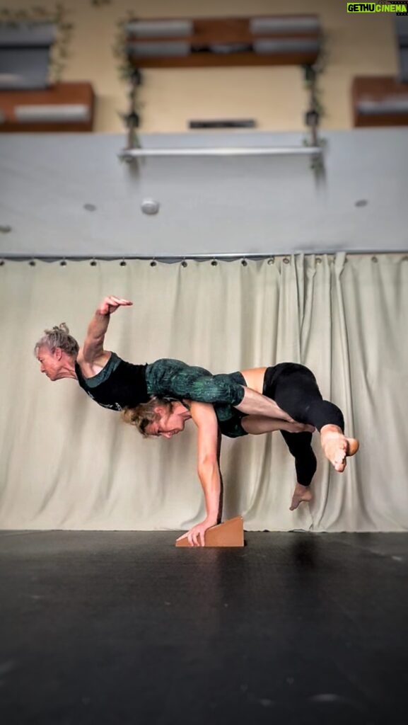 Jessie Graff Instagram - Felt pretty heroic for a moment! But if you never fall, you need harder challenges. I think we found the perfect balance. ⚖️ Which part is better? The success or the fail at the end? 😂 #partnerchallenge #acroyoga #handbalancing #womensupportingwomen #strongwomenlifteachotherup