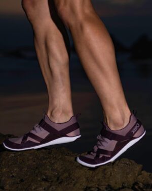 Jessie Graff Instagram - When I want to be barefoot, but it’s just a little too chilly to get my feet wet 🦶 🌊 
#barefootshoes @xeroshoes
📸by @omega_bliss