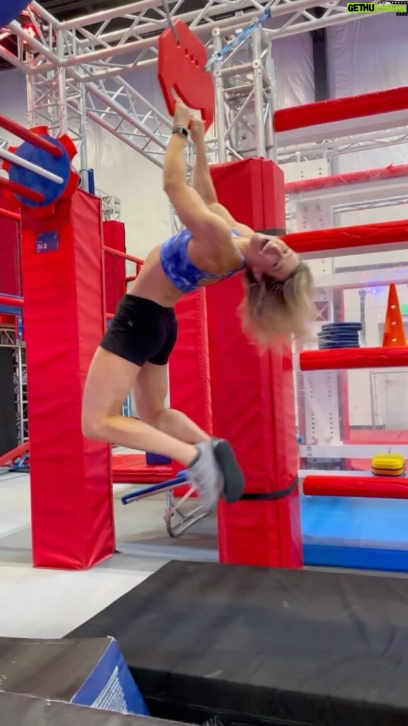 Jessie Graff Instagram - One of the most amazing discoveries I’ve had this year has been realizing how much more i can grow in this sport! I had gotten stuck at this same plateau over and over, and wasn’t sure if i could ever get stronger. The new generation of ninjas is not just super strong. They’re super smart and technical, and amazing people! Thank you @ninja.emily.keener and @ninjaleesa.himka for teaching me the “ultra” and for helping me realize how much more there is to learn. We’re capable of more than we know! #ninjawarrior #ninjaskills