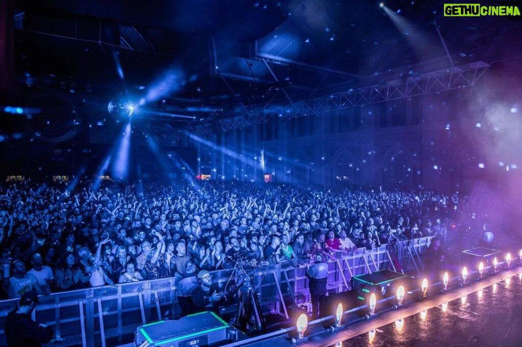 Jessie Ware Instagram - 20,000 of you came to dance at the Pearl this weekend. An absolute career highlight, thank you so much for being there to celebrate with us. Biggest love to my Pearlettes, my crew, my team and of course every one of you who has come to the That! Feels Good! Tour, you made this all happen every single night x