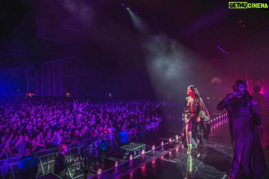 Jessie Ware Instagram - 20,000 of you came to dance at the Pearl this weekend. An absolute career highlight, thank you so much for being there to celebrate with us. Biggest love to my Pearlettes, my crew, my team and of course every one of you who has come to the That! Feels Good! Tour, you made this all happen every single night x