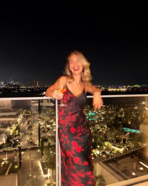 Jessika Dénommée Instagram - Blurry Red love ❤️ #dubai