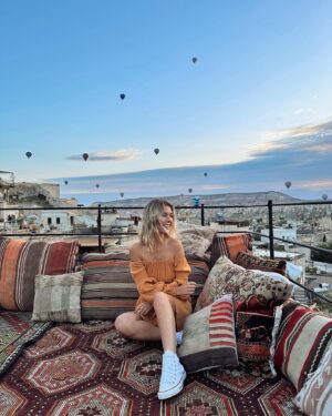 Jessika Dénommée Instagram - How perfect is this 🥹🫶🏼 
Rajoute cette place à ta bucket list !! #cappadocia