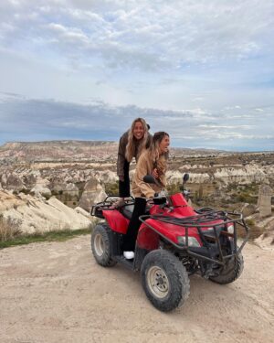 Jessika Dénommée Instagram - How perfect is this 🥹🫶🏼 
Rajoute cette place à ta bucket list !! #cappadocia