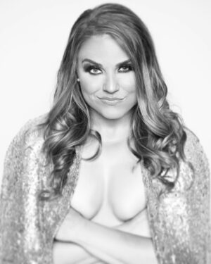 Jessika Evelyn Heiser Instagram - This was from my October 2022 photoshoot that I never posted. 

I felt it was “too much,” but I come from the perspective today of owning and celebrating myself, my work and my journey. 

Cant wait to show you all the most recent photoshoot. 

😉🩵

Happy Sunday and see you tonight Fresno! 

📷 @ricklandyoung 
Glam: @bfabulous1