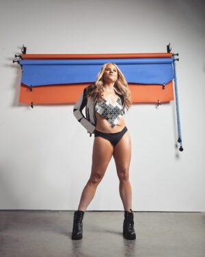 Jessika Evelyn Heiser Instagram - Happy Monday! 

Already been a super productive day and feeling incredible gratitude rolling into this week! 

This morning, talked to some clients, got some errands done, and am excited to get in the gym and continue to crush training and nutrition as we get closer to Wrestlemania 40!

19 days away! 

📷 @ricklandyoung 
Glam: @bfabulous1 

#ladyrefjess #wwereferee #jessikacarr #selflove #wrestlemania #smackdown