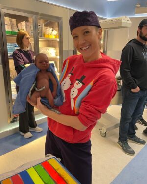Jessy Schram Instagram - It’s WEDNESDAY. Aka Hump Day… aka D Day in this episode…  all new #ChicagoMed TONIGHT on @nbc @peacock