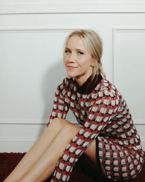 Jessy Schram Instagram - That double jointed, checkered life 🧮