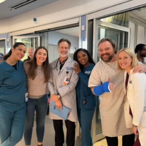 Jessy Schram Instagram - WE’RE BACK!!!! And it feels sooooo good ⚡️ TONIGHT things get deep with a car accident that fills the ED. #AllHandsOnDeck. Some of us get involved in areas we wouldn’t normally be in- some of us are still on the hunt for a kidney- one of us is getting settled with new owners of the hospital- another of us reveals some heart ache news from their home- a new addition to us sparks intrigue and past feelings in an OG member of us - and a hamster may or may not find a home. Lives are in our hands and we do the best we can. Are you ready? Cause we are ;) 

TONIGHT9 8/7 central on @nbc and @peacock #OneChicago #ChicagoMed #ChicagoFIre #ChicagoPD #Peacock #NBC #WolfProductions