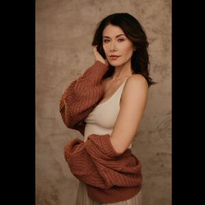 Jewel Staite Instagram - 🤎
📸 @karolinaturekphotography 
hmu: @swankmakeup