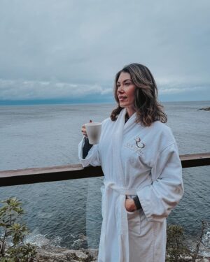 Jewel Staite Instagram - 😽
