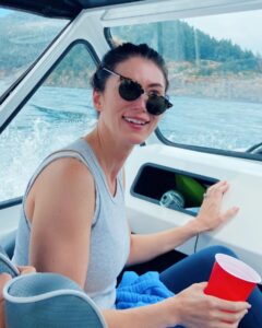 Jewel Staite Instagram - Get you a girl who can do both. 📸 @karolinaturekphotography hmu: @swankmakeup #thirsttrapthursday