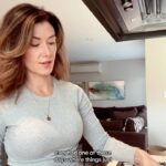 Jewel Staite Instagram - Heat a pan over medium high heat. Add 2 tbsp olive oil Sprinkle with a handful of feta Crack two eggs over the top Season with salt, pepper, red pepper flakes. Cover with a lid and let the yolks set, about three minutes Slather a piece of sourdough toast with pesto and top with the eggs. Hulk mode disengaged. #amateurkitchen