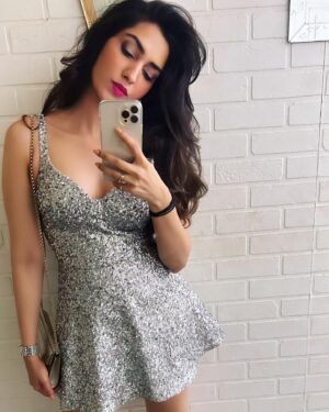 Jhataleka Malhotra Instagram - Bling it on 🌟

👗 @karnmalhotraofficial