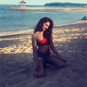 Jhataleka Malhotra Instagram - Take me back to that beach ❣️