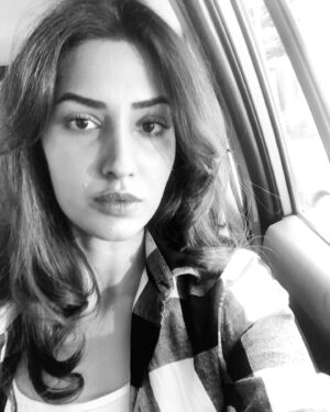 Jhataleka Malhotra Instagram - Straight face kinda days 🙃