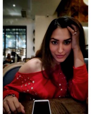 Jhataleka Malhotra Instagram - Blurry throwback with @karnmalhotraprivate 😉