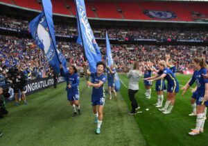 Ji So-yun Instagram - What a beautiful way to say goodbye 💙 
Thank you for the most incredible, unforgettable 8 and a half years. No words can describe how much i will be missing all the staff and teammates and of course the fans.
This truly is the perfect way to end my chelsea career 💙 
Love you all 
UP THE CHELS! 💙💙