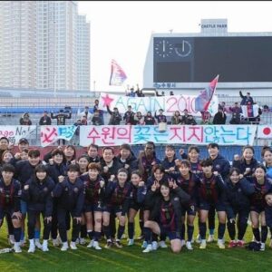 Ji So-yun Instagram - ⠀⠀⠀⠀ ⠀⠀⠀⠀
안녕하세요, 수원FC 팬 여러분.
이번 겨울에 이적을 하게 되었습니다. 어떤 말로 그동안의 감사함을 
표현해야 할지, 고민하다 이제야 인사드려요.
수원FC는 제가 프로 선수로서 데뷔하고 처음으로 뛰었던 
우리나라 팀으로 저에게도 특별한 의미가 있습니다.
일년 반 동안 최고의 클럽, 최고의 팬, 최고의 동료들과 함께 값진 시간을 
보낼 수 있어서 행복했어요.
비록 여러분과 함께 이루고 싶었던 목표를 이루지 못하고 떠나 
아쉬운 마음이 크지만, 우리 선수들이 꼭 이루어줄 거라고 믿습니다. 
미국 가서도 응원할게요!
그동안 수원FC의 지소연을 응원해주셔서 정말 감사했습니다.