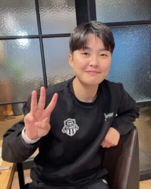 Ji So-yun Instagram - [WK리그를 응원합니다!]

한국프로축구선수협회와 함께 WK리그와 한국여자축구를 응원합니다!!

WK리그와 여자축구에 많은 관심과 사랑 부탁드리겠습니다 :)

여자축구응원릴레이방법
1.손가락으로 W를 만든다
2.사진을 찍는다
3.업로드하며 지인3명을 태그한다
4.많이 참여할수 있도록 소문낸다😉

여자축구를 응원하는 마음을 전하는 이 캠페인에
1) [@hwangheechan ]
2) [@ksy83s]
3) [@wonhee06 ] 가 함께하길 희망합니다 :)

#한국프로축구선수협회 #KPFA #WK리그 #여자축구화이팅 #여자축구응원릴레이 #SUPPORT #WKLEAGUE #WomensFootball
@kpfa_official