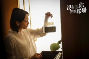 Jian Man-shu Instagram - 9/3 就是今晚！
《沒有你依然燦爛》
𝟴點 東森戲劇 𝟰𝟬頻道 首播
𝟭𝟬點 𝙏𝙑𝘽𝙎歡樂台 𝟰𝟮頻道
12點 Line TV

請務必準時收看我變身江以晴氣噗噗罵人🤬🤬🤬🤬

1.沒想到你文筆滿好的嘛，誰幫你寫的？
2.好啦，畢業快樂啦，所以你之後不再需要買文具了是嗎？這樣我的店就倒閉了。
3.就叫你開車要專心，不要邊吃薯條，番茄醬都沾到身上了啦！
4.阿勒，是婚禮變喪禮喔⋯⋯
5.哈囉有人在家嗎？我們不是有約？
6.到底！！
7.好累喔，休息放空一下。
8.這三*？手機幹嘛用密封袋裝起來，這種東西是有需要保鮮嗎…