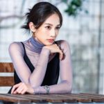 Jian Man-shu Instagram - 💜 在一個一直想把你改造成別人的世界裡做你自己，是最偉大的成就。 To be yourself in a world that is constantly trying to make you something else is the greatest accomplishment. ——— Ralph Waldo Emerson #沒有你依然燦爛 #江以晴 #做你自己 照片｜中國時報提供 攝影｜羅永銘 MAKEUP｜@backstage_aga HAIRSTYLE｜@driven.by @ajae_yt CLOTHING｜@kew_studio_tw
