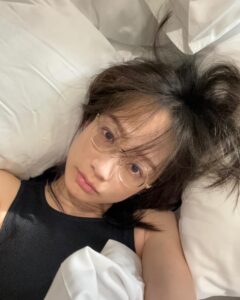 Jian Man-shu Instagram - 懶洋洋的⋯⋯（冷氣病）⋯⋯逼汗中。