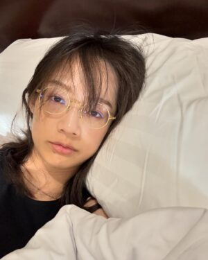 Jian Man-shu Instagram - 懶洋洋的⋯⋯（冷氣病）⋯⋯逼汗中。