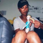 Jian Man-shu Instagram - 永和阿隆索下班趕回家服務國際巨星Elsa。