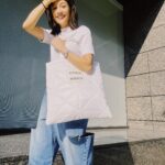 Jian Man-shu Instagram - 🤍 「忍受強烈的不確定性」是極具挑戰性的。但這磨練超越了絕望與希望，是將我們帶回當下的潛力。 ———《地球就是諮商室》p.147 #生態心理治療 #褲子好好看 #包也超可愛 #citen