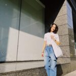 Jian Man-shu Instagram - 🤍 「忍受強烈的不確定性」是極具挑戰性的。但這磨練超越了絕望與希望，是將我們帶回當下的潛力。 ———《地球就是諮商室》p.147 #生態心理治療 #褲子好好看 #包也超可愛 #citen