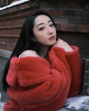Jiang Mengjie Instagram - 祝大家新年快乐！happy new year！🎉🎊🍾🎆🎊🎉