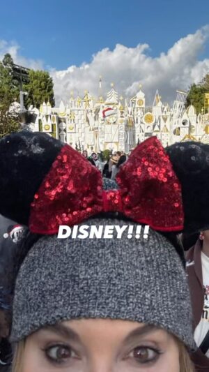 Jill-Michele Meleán Instagram - November recap!  #thanksgiving #family #putputgolf #disneyland #filmdirector #vegangirl #coresetbyjilly #funnyandfit