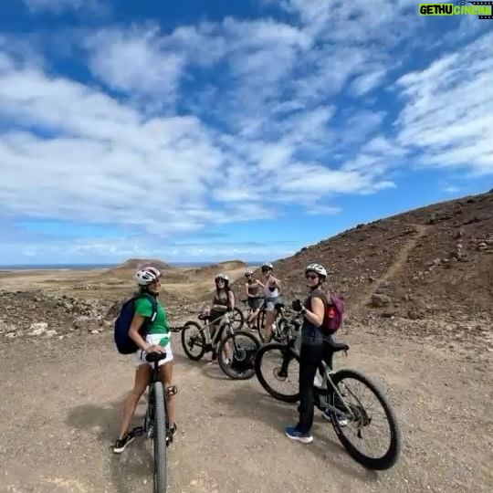Jill Cooper Instagram - Oggi Bici ❤️ con @duneebike @seaweedsfuerteventura Retreat con Jill@cooper @ladyfajana @marancaviviana @silvia_fit_coach
