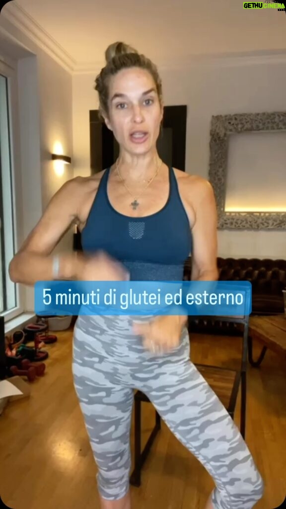 Jill Cooper Instagram - 5 minuti di Glutei e esterno cosce ✅almeno 5 minuti al giorno ✅wake up workout ✅inizia oggi #training #jillcooper #nowjillcooper #workout #glutes #fyp #viral
