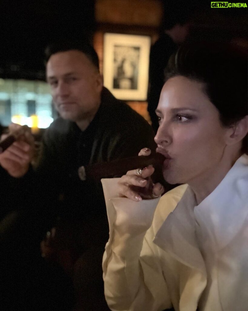 Jill Wagner Instagram - Good food , good conversation , first cigar . #DCnights