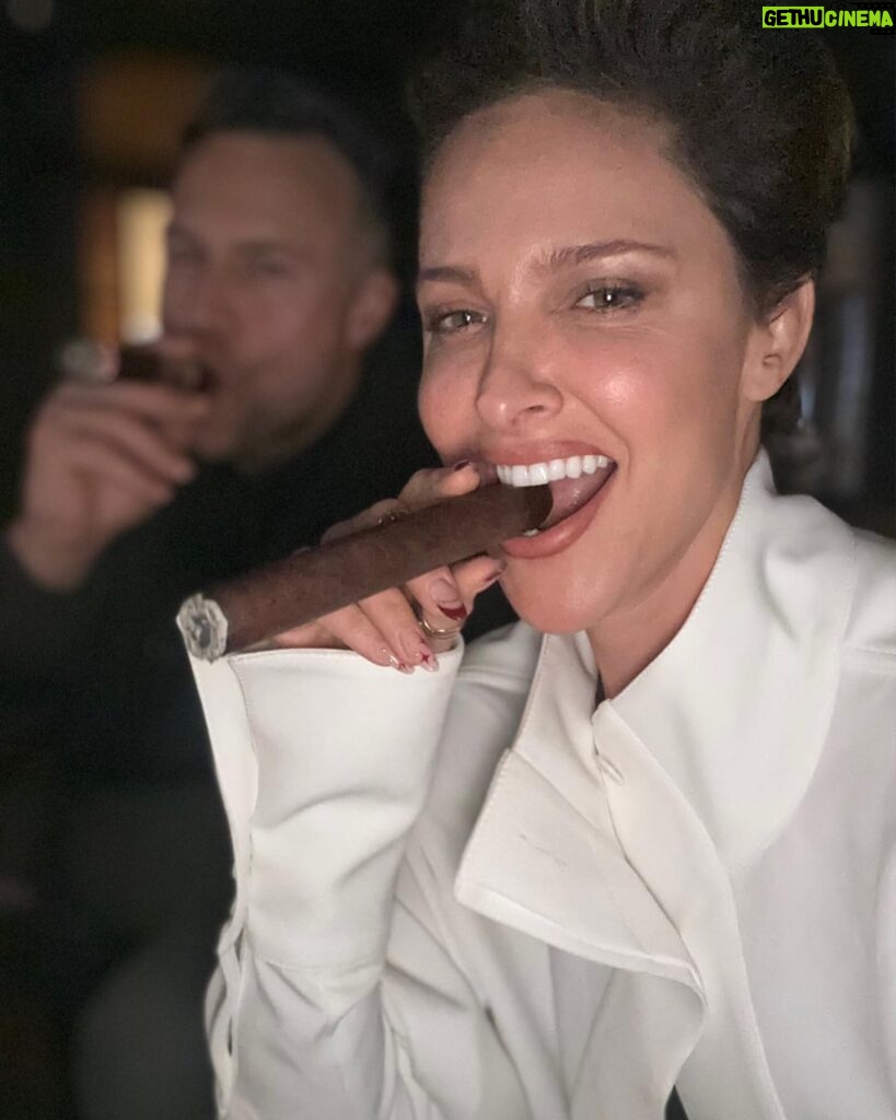 Jill Wagner Instagram - Good food , good conversation , first cigar . #DCnights