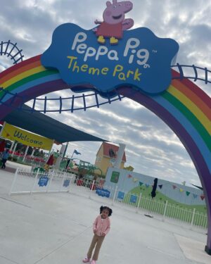 Jillian Faye Hall Instagram - It was a good day! 🐷💗🐷💗 #mommydaughter #peppapig #peppapigthemepark #legoland #themepark #toddlersofinstagram