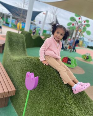 Jillian Faye Hall Instagram - It was a good day! 🐷💗🐷💗 #mommydaughter #peppapig #peppapigthemepark #legoland #themepark #toddlersofinstagram