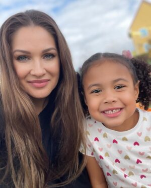 Jillian Faye Hall Instagram - It was a good day! 🐷💗🐷💗 #mommydaughter #peppapig #peppapigthemepark #legoland #themepark #toddlersofinstagram