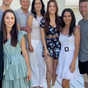 Jillian Murray Instagram - I’m the luckiest girl in the world to have family like this. Love you all so much! Thank you @tayprins for hosting the most epic family bbq/ braai