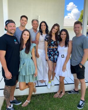 Jillian Murray Instagram - I’m the luckiest girl in the world to have family like this. Love you all so much! Thank you @tayprins for hosting the most epic family bbq/ braai